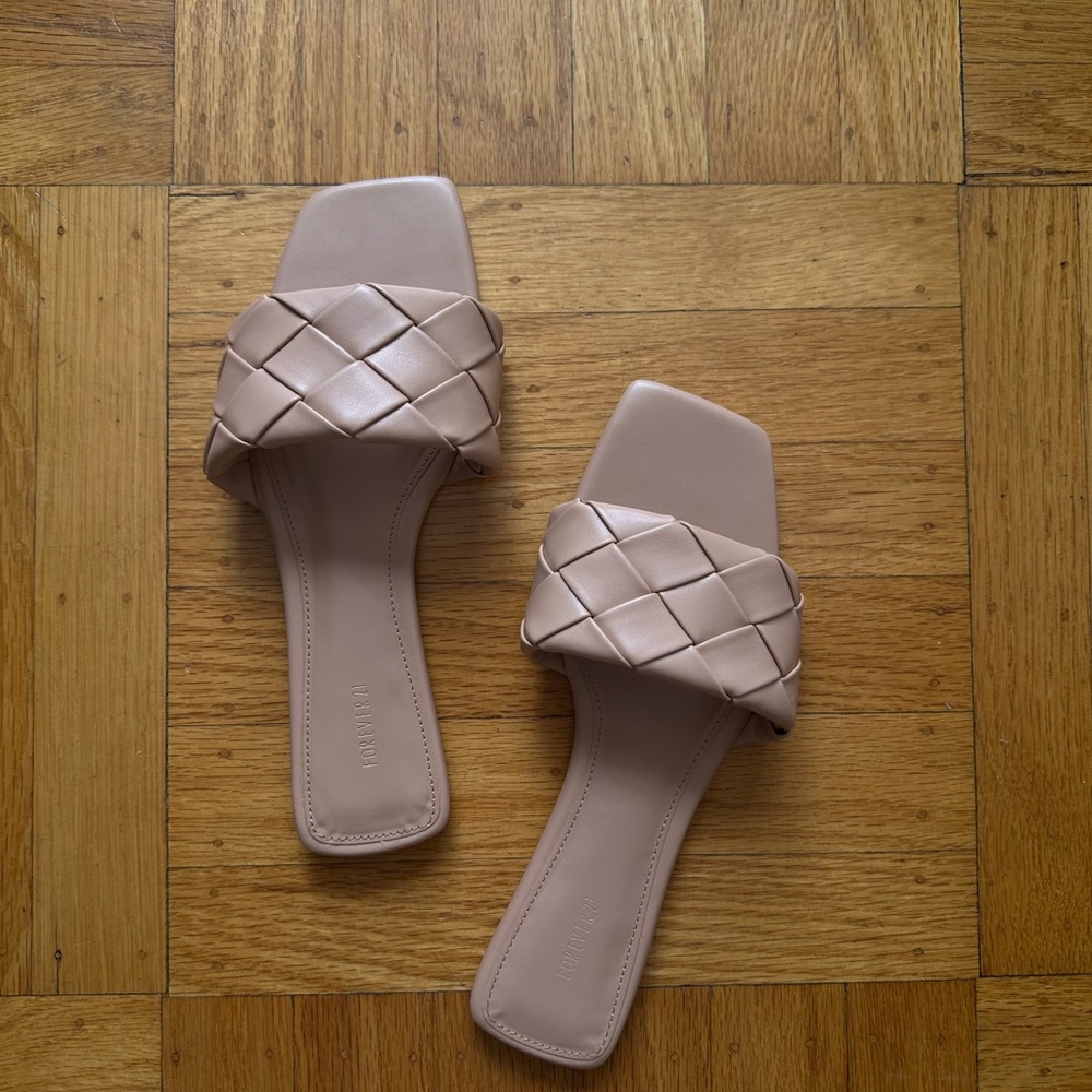 Forever 21 Flat Beige Sandals, US 7, EU 38